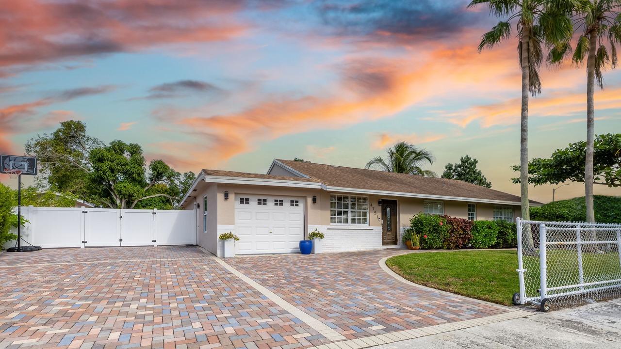 Photo of Outdoor in Lake Worth Corridor