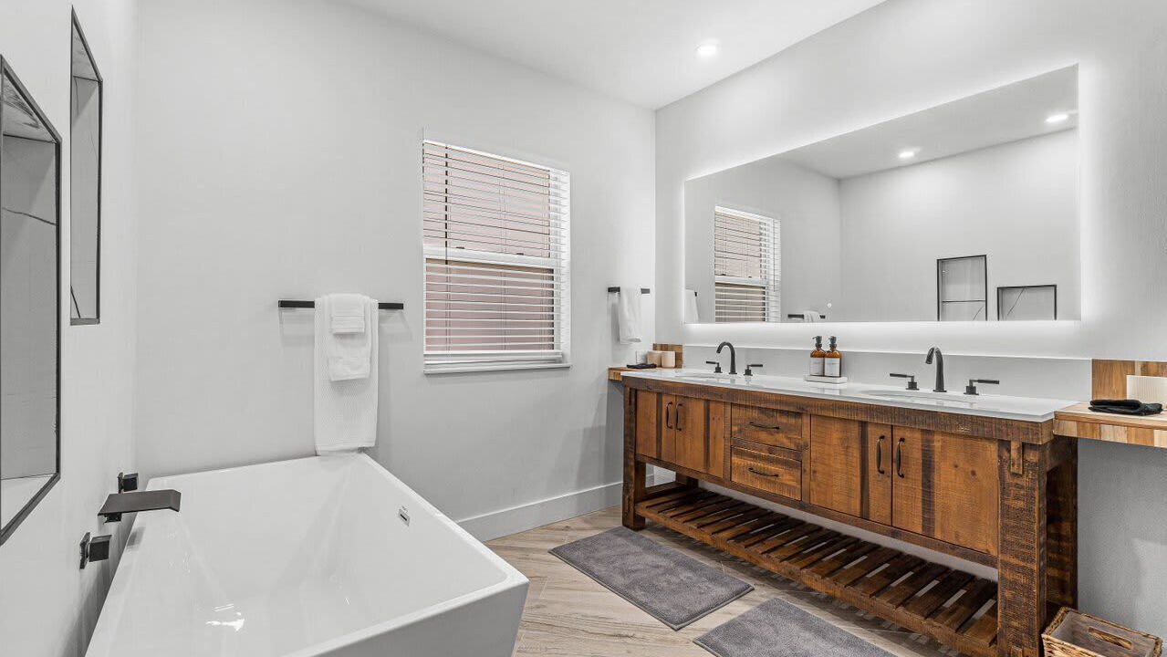 Photo of Bathroom in Poiciana Park II