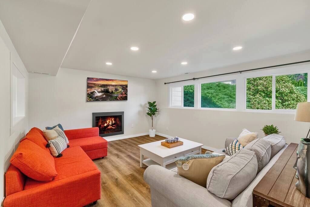 Photo of Livingroom in Inglewood-Finn Hill