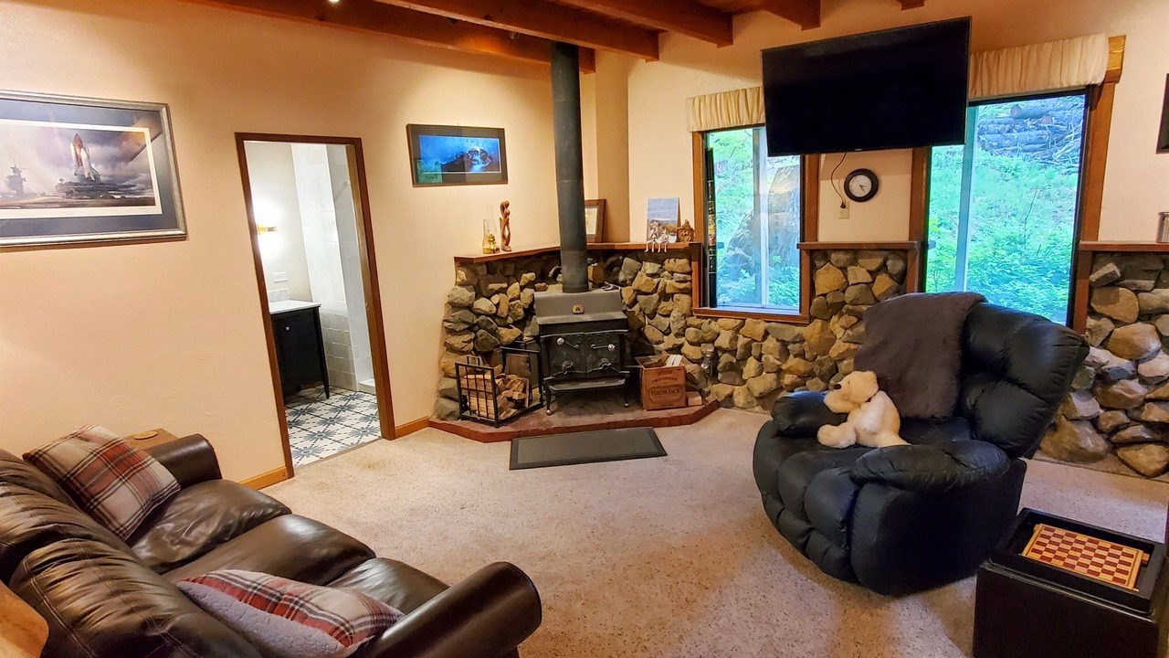 Photo of Livingroom in North Douglas