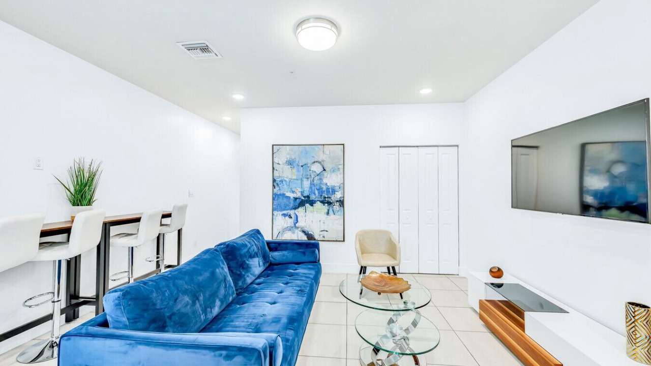 Photo of Livingroom in Lake Worth Corridor