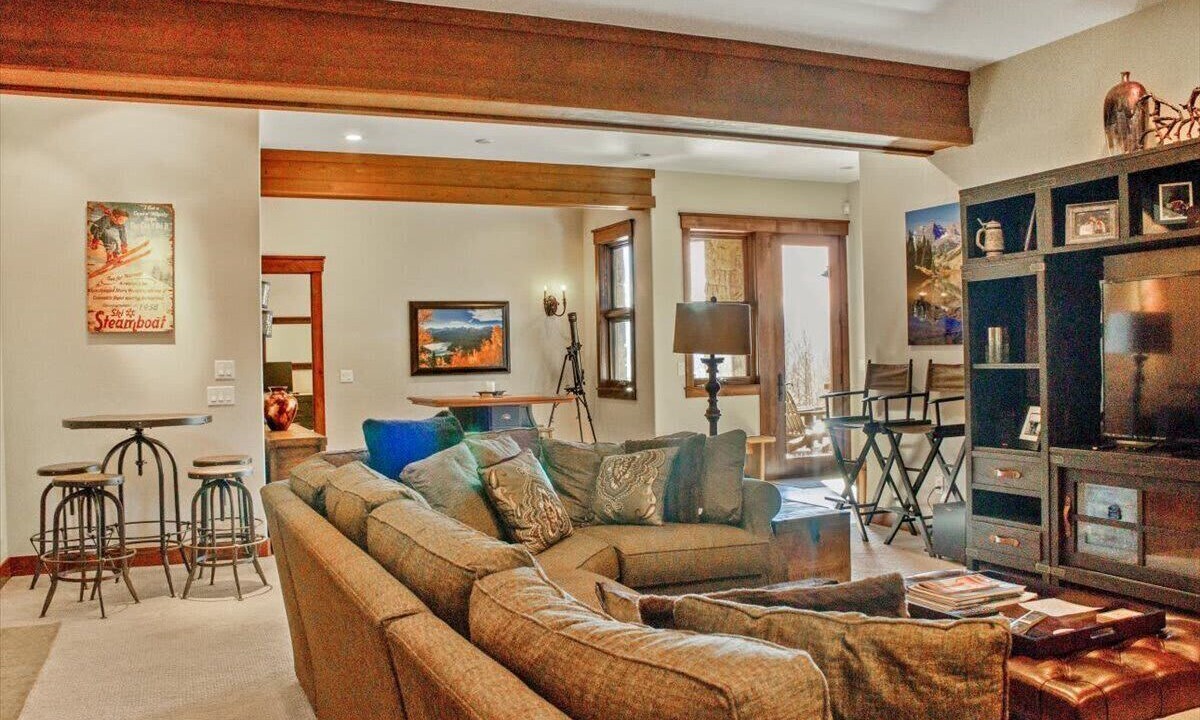 Photo of Livingroom in Three Peaks