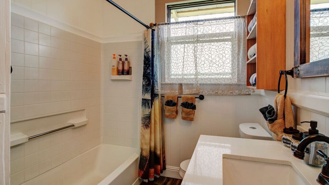 Photo of Bathroom in Hilo