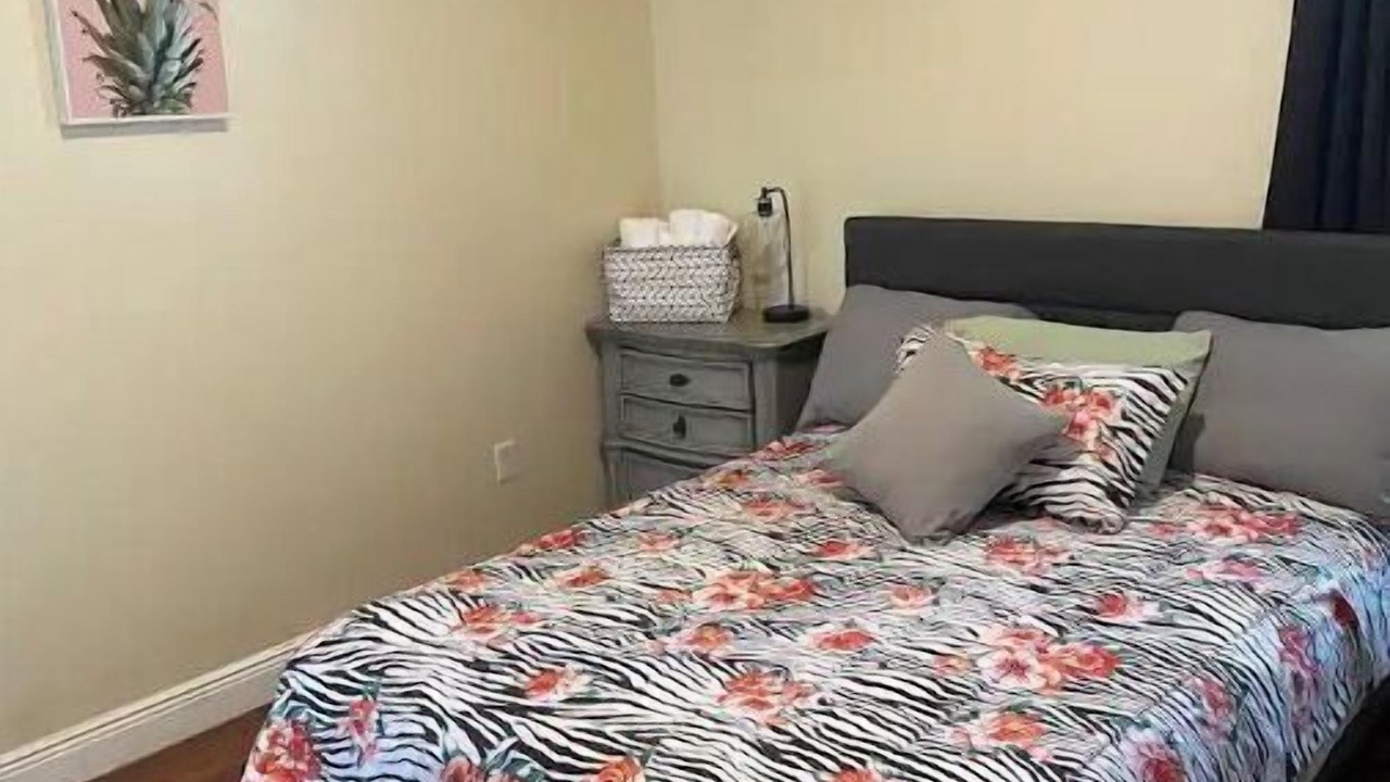 Photo of Bedroom in Lake Worth Corridor