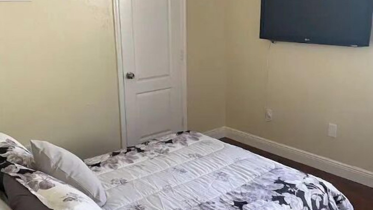 Photo of Bedroom in Lake Worth Corridor