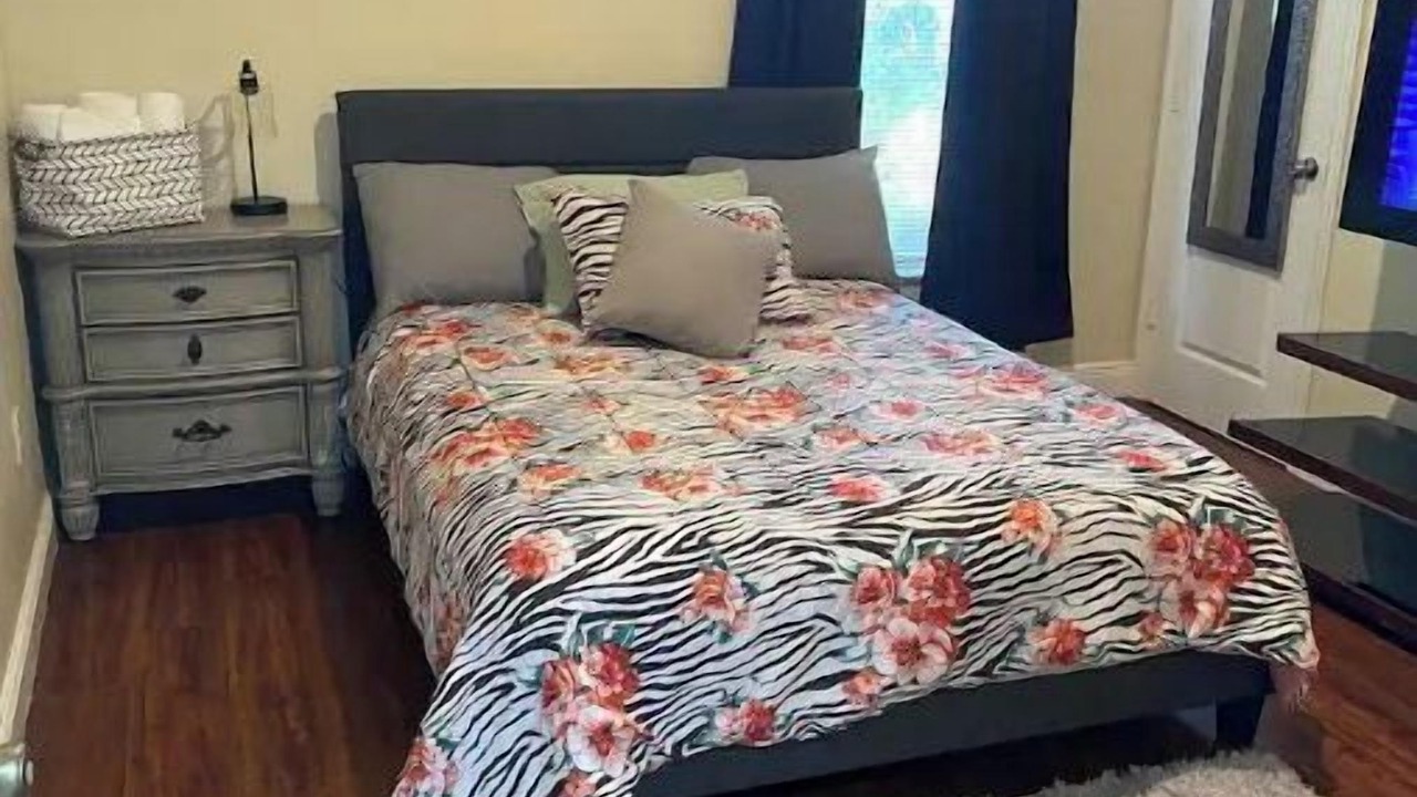 Photo of Bedroom in Lake Worth Corridor