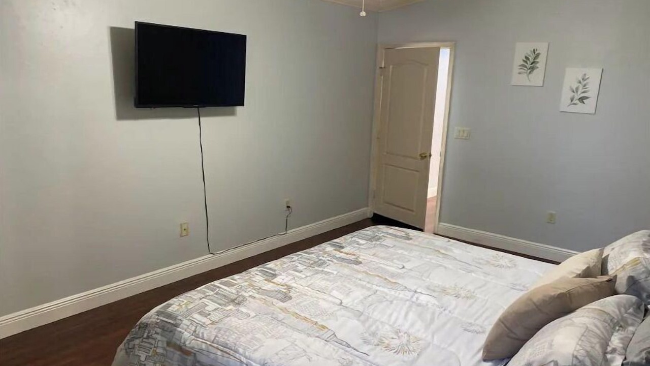 Photo of Bedroom in Lake Worth Corridor