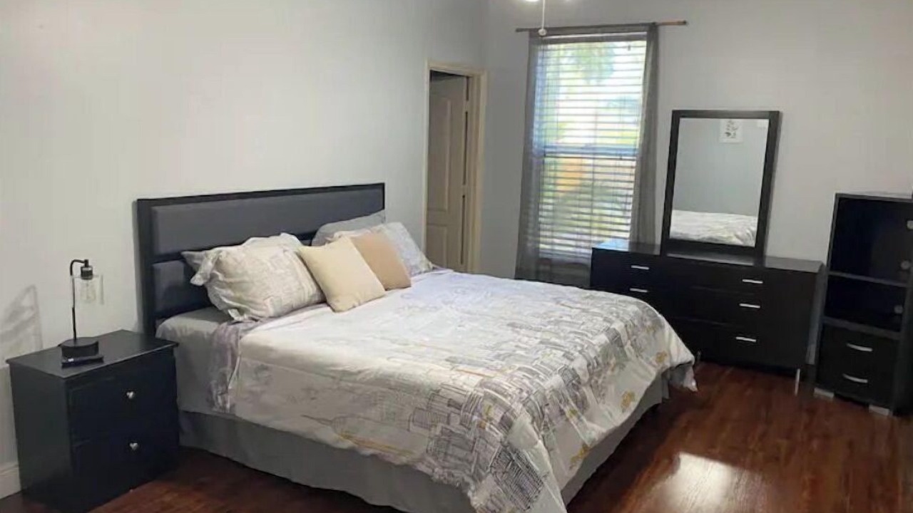 Photo of Bedroom in Lake Worth Corridor