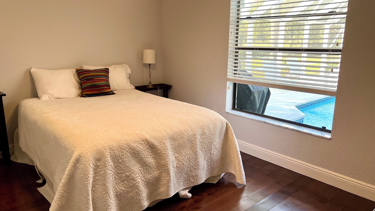 Photo of Bedroom in Greenview Shores