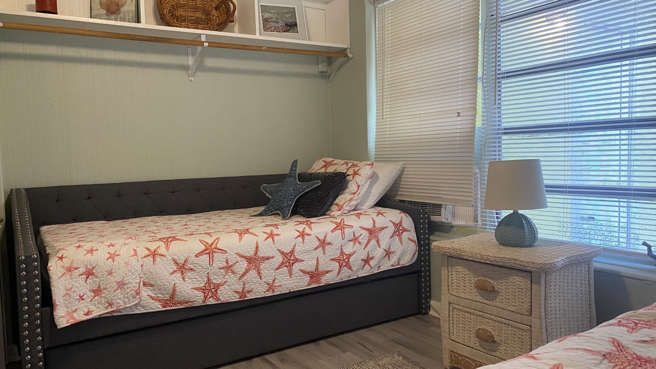 Photo of Bedroom in Lake Worth Corridor