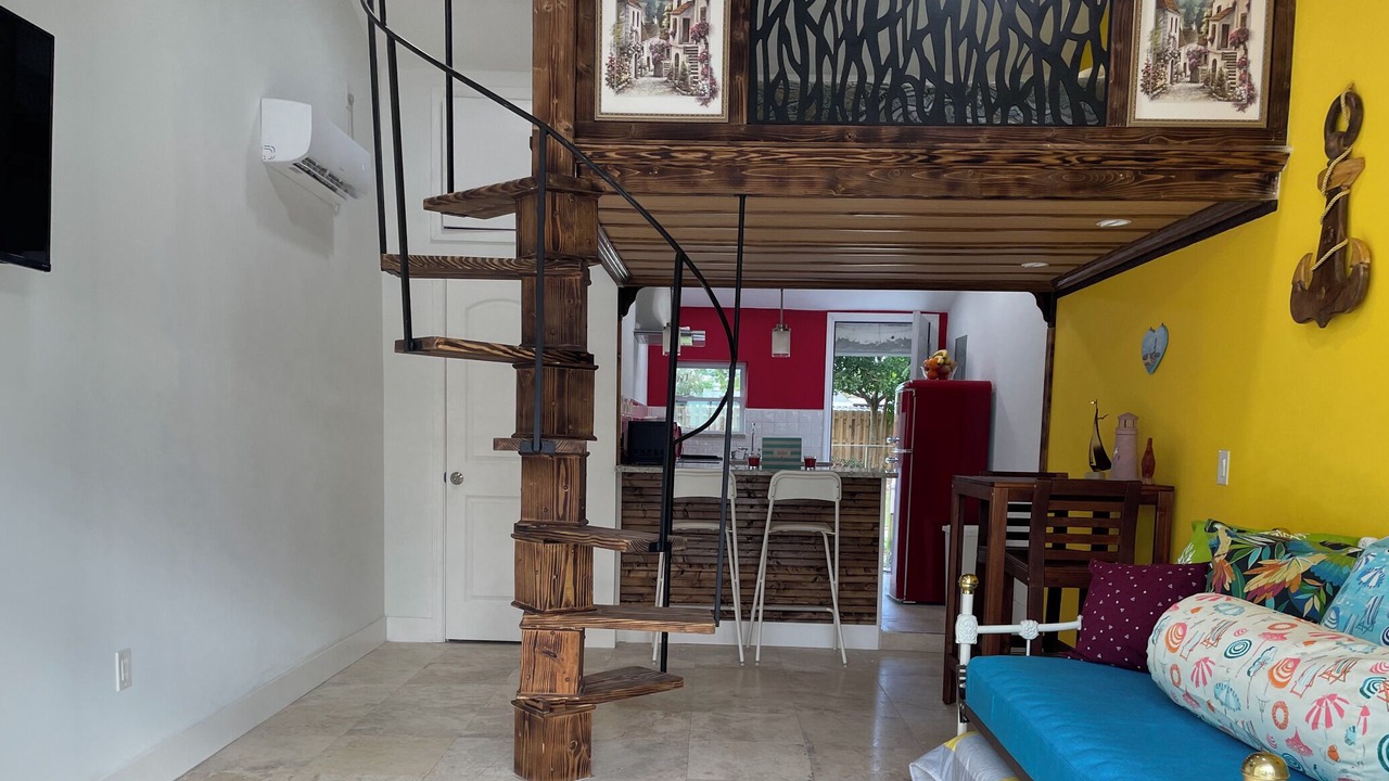 Photo of Livingroom in Lake Worth Corridor