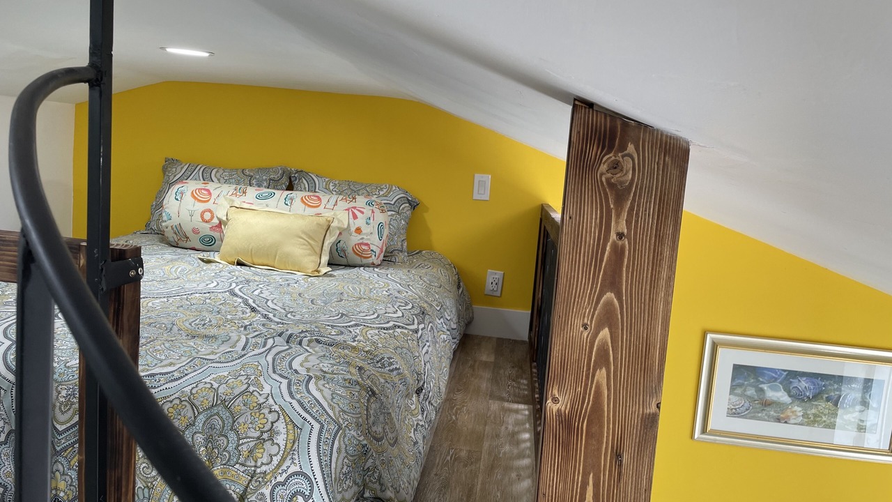 Photo of Bedroom in Lake Worth Corridor