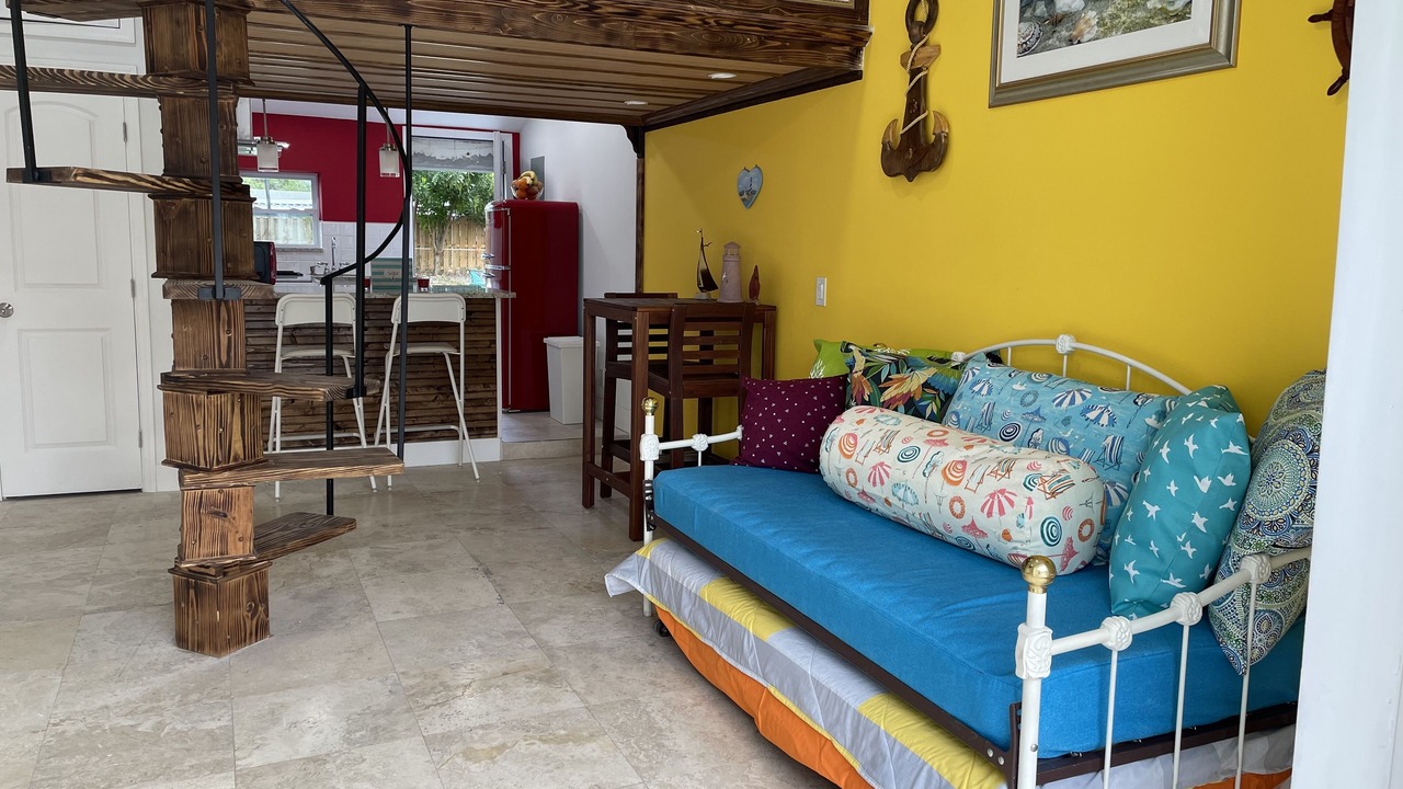 Photo of Livingroom in Lake Worth Corridor