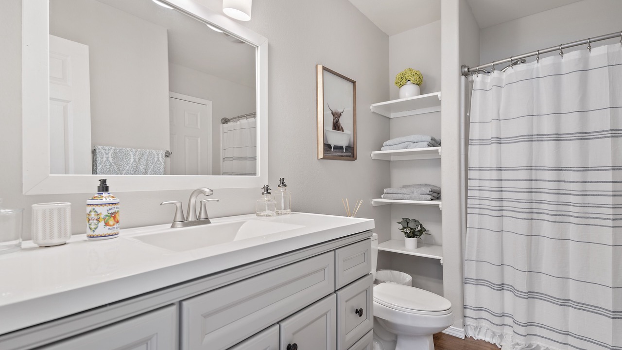Photo of Bathroom in Bayshore - Klatt