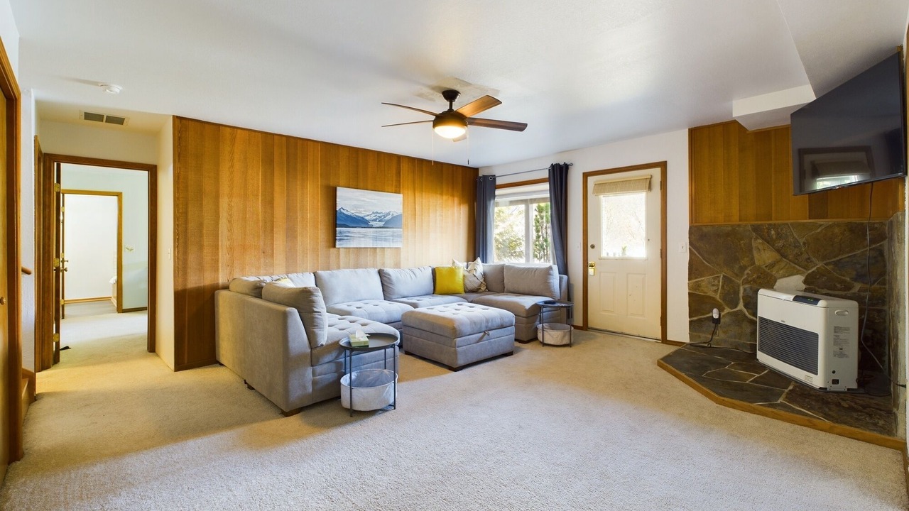 Photo of Livingroom in West Juneau