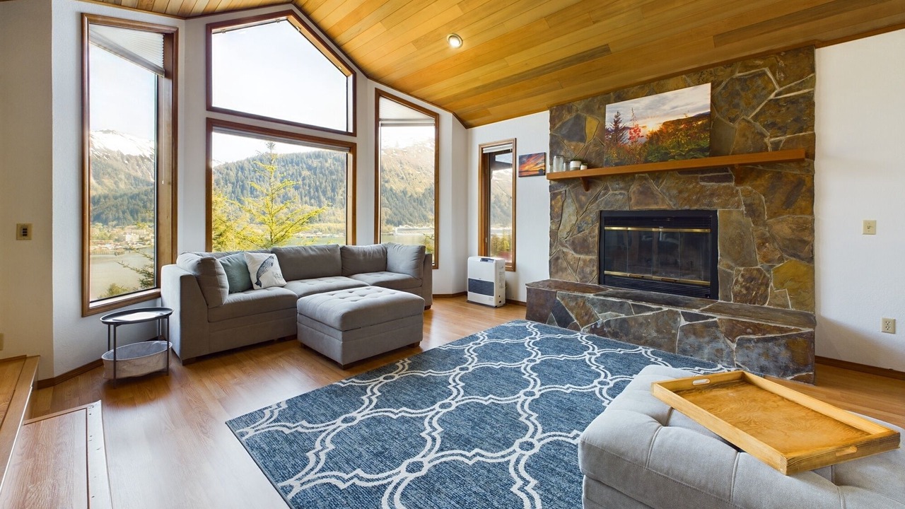 Photo of Livingroom in West Juneau