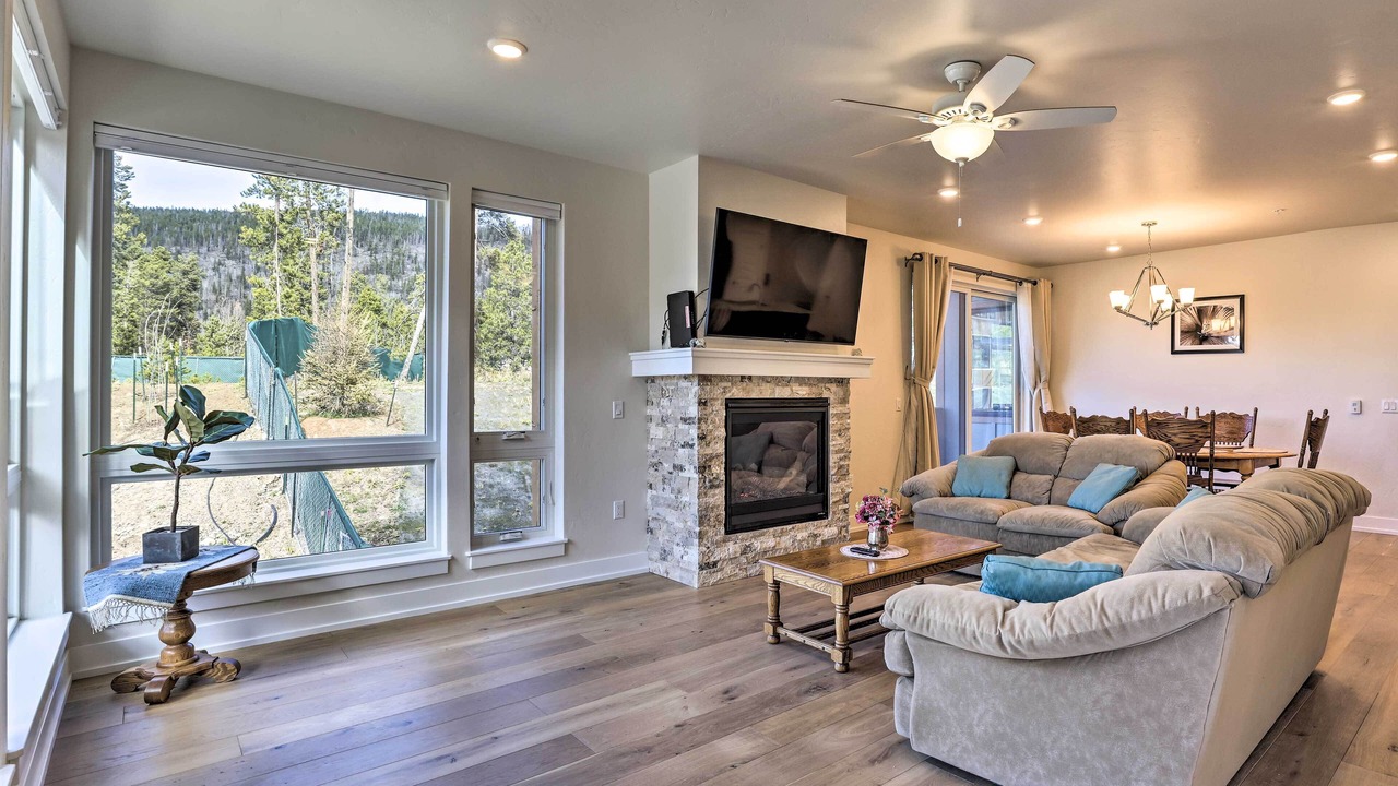 Photo of Livingroom in Lakeside Village