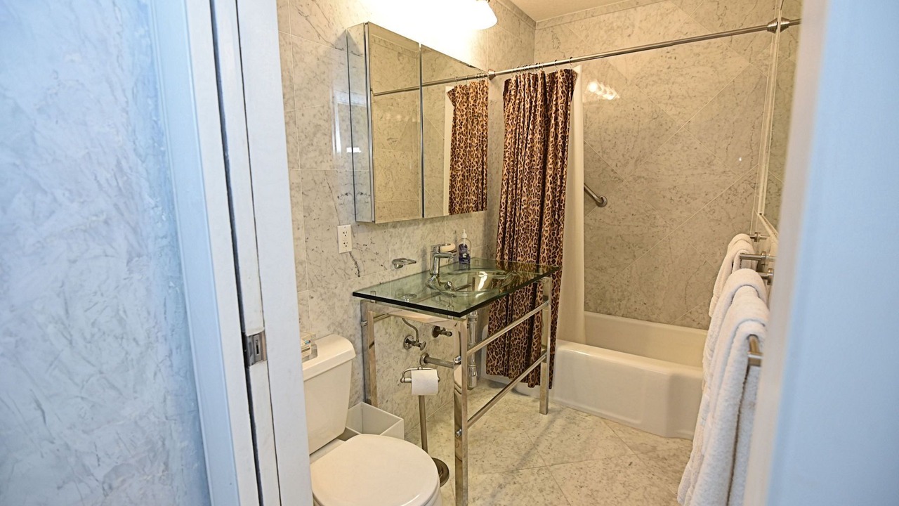 Photo of Bathroom in Hypoluxo Island