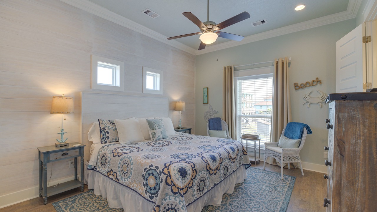 Photo of Bedroom in Crystal Beach