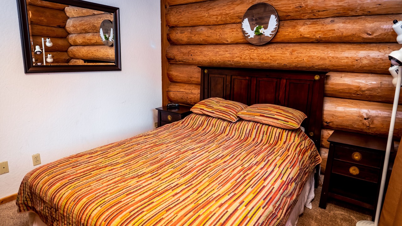 Photo of Bedroom in Alyeska