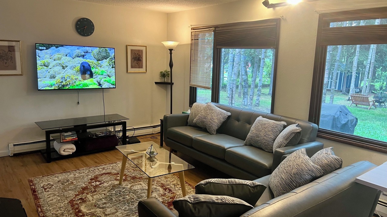 Photo of Livingroom in Taku - Campbell