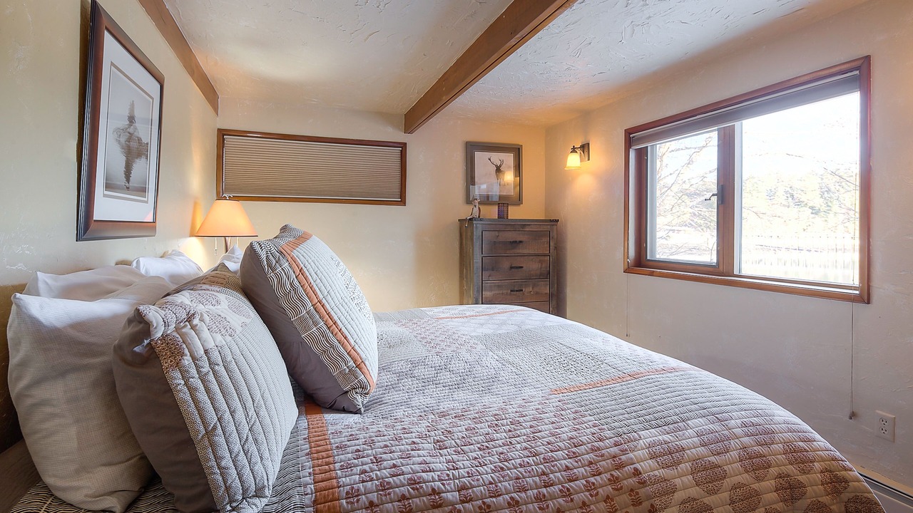 Photo of Bedroom in Juneau