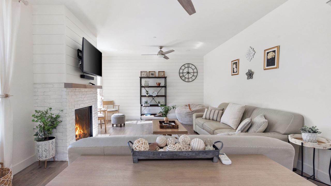 Photo of Livingroom in Shoreline