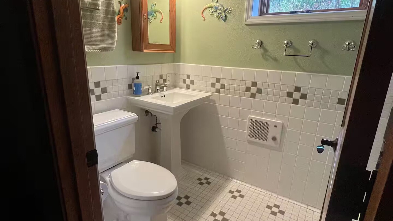 Photo of Bathroom in Basher