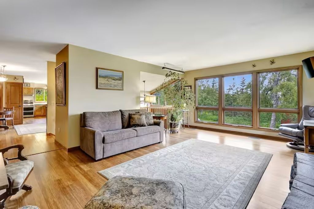 Photo of Livingroom in Basher