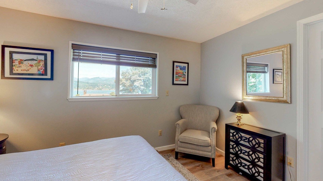 Photo of Bedroom in Cascade Locks