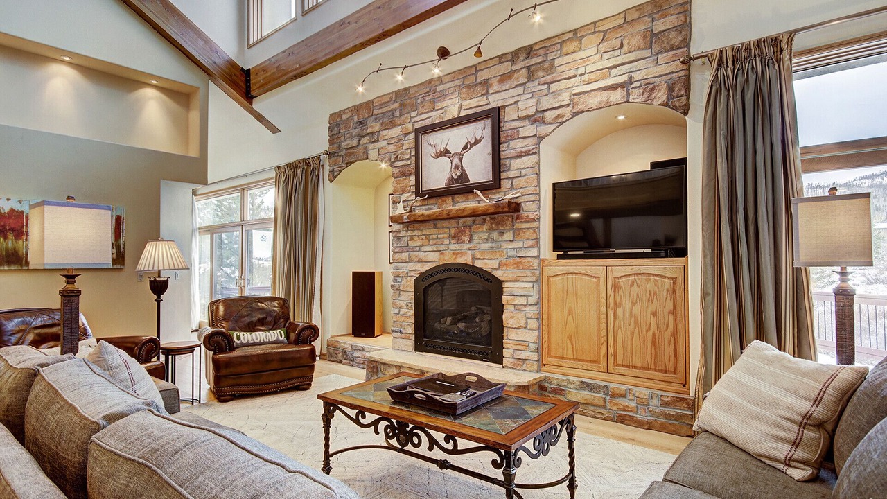 Photo of Livingroom in Three Peaks