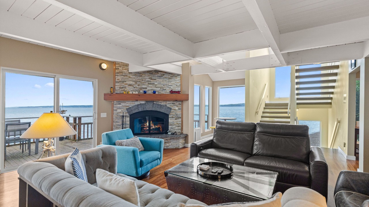 Photo of Livingroom in Rollingbay