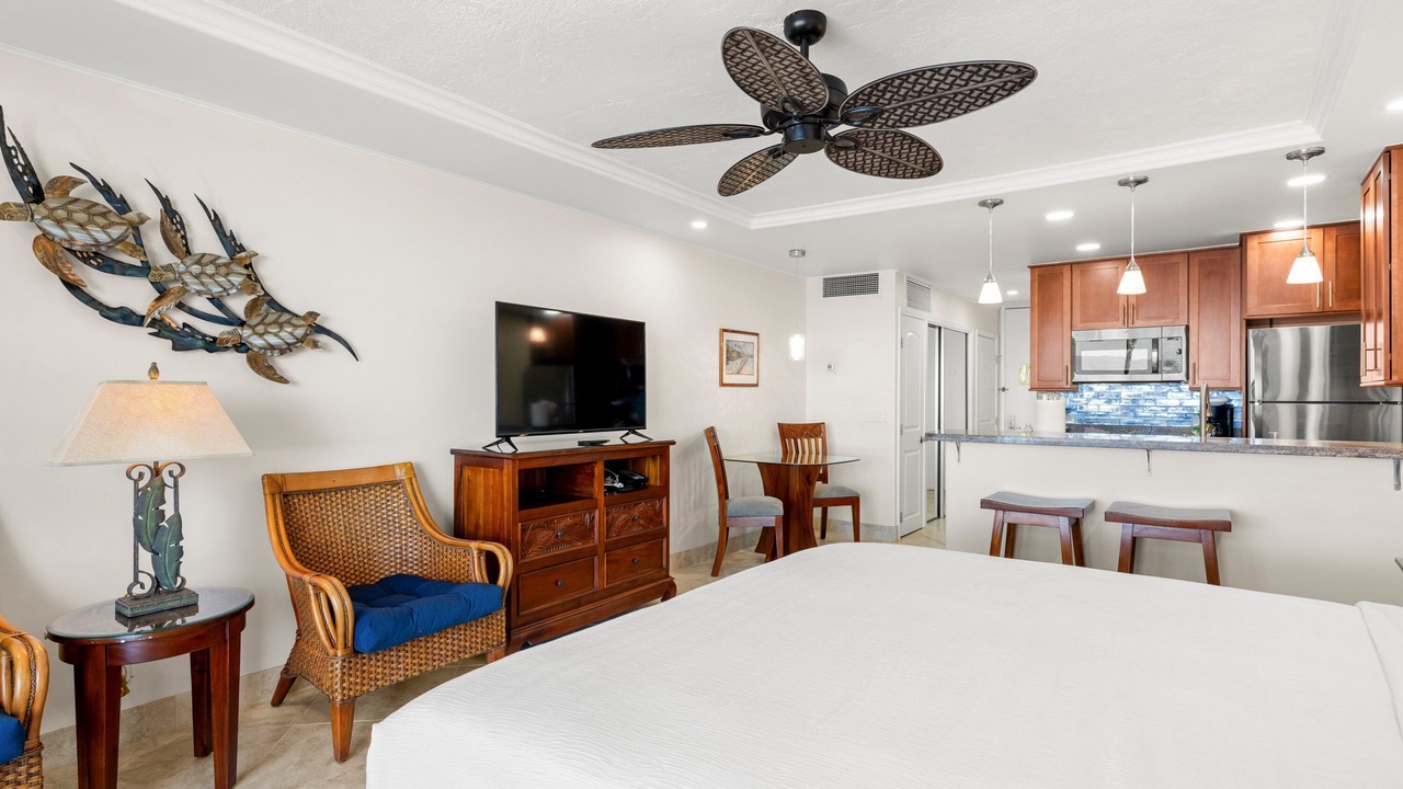 Photo of Bedroom in Historic Lahaina Front Street