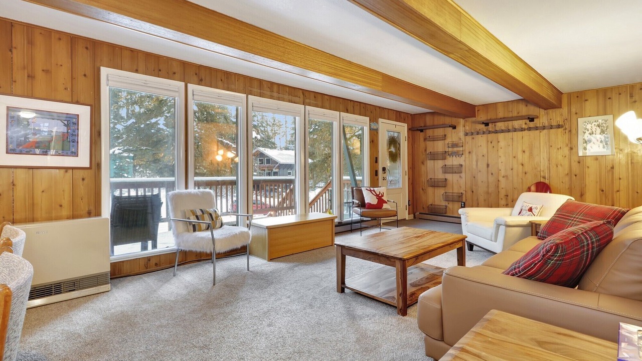 Photo of Livingroom in Alyeska