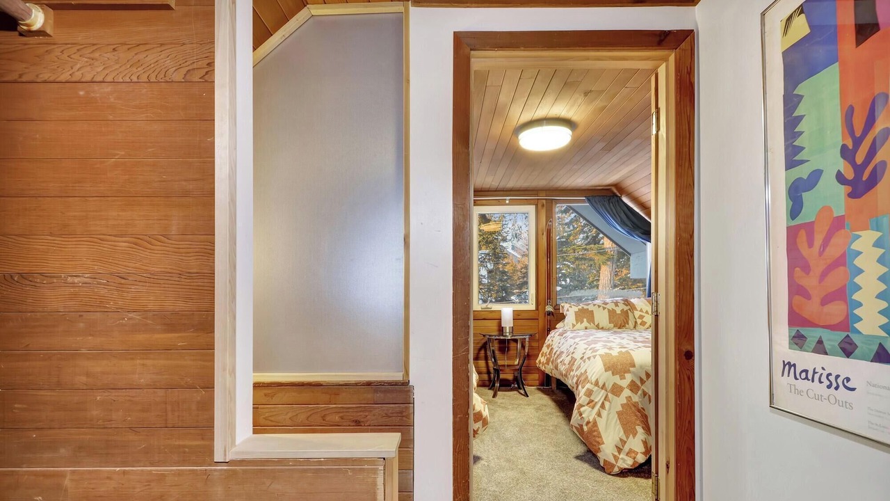 Photo of Bedroom in Alyeska