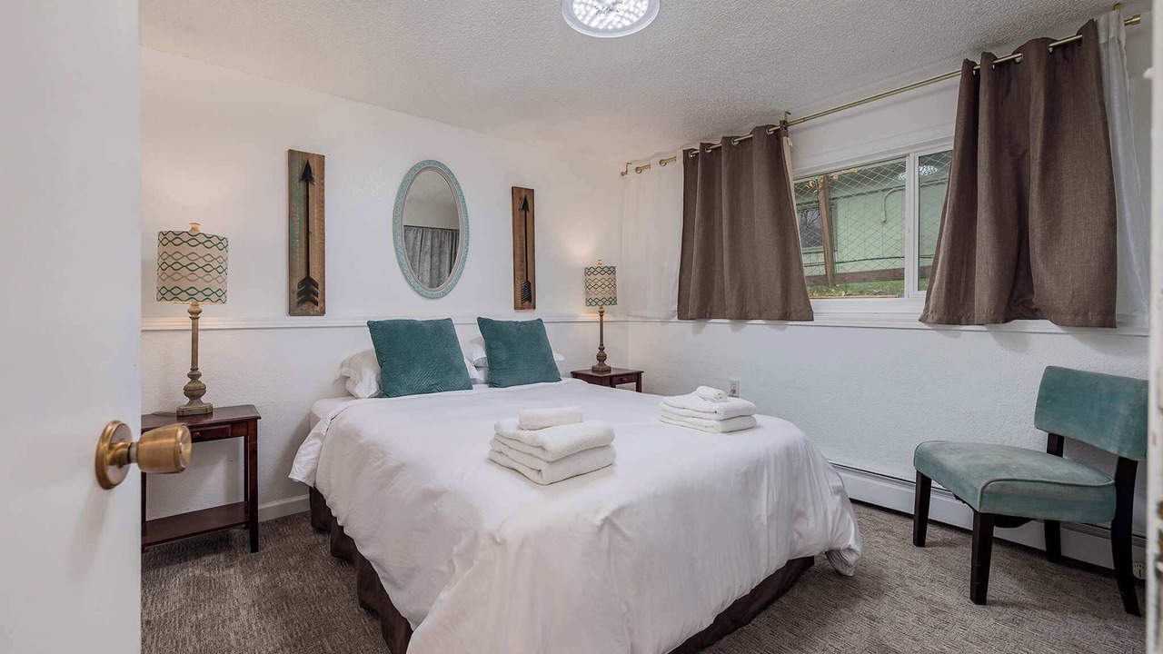 Photo of Bedroom in Taku - Campbell