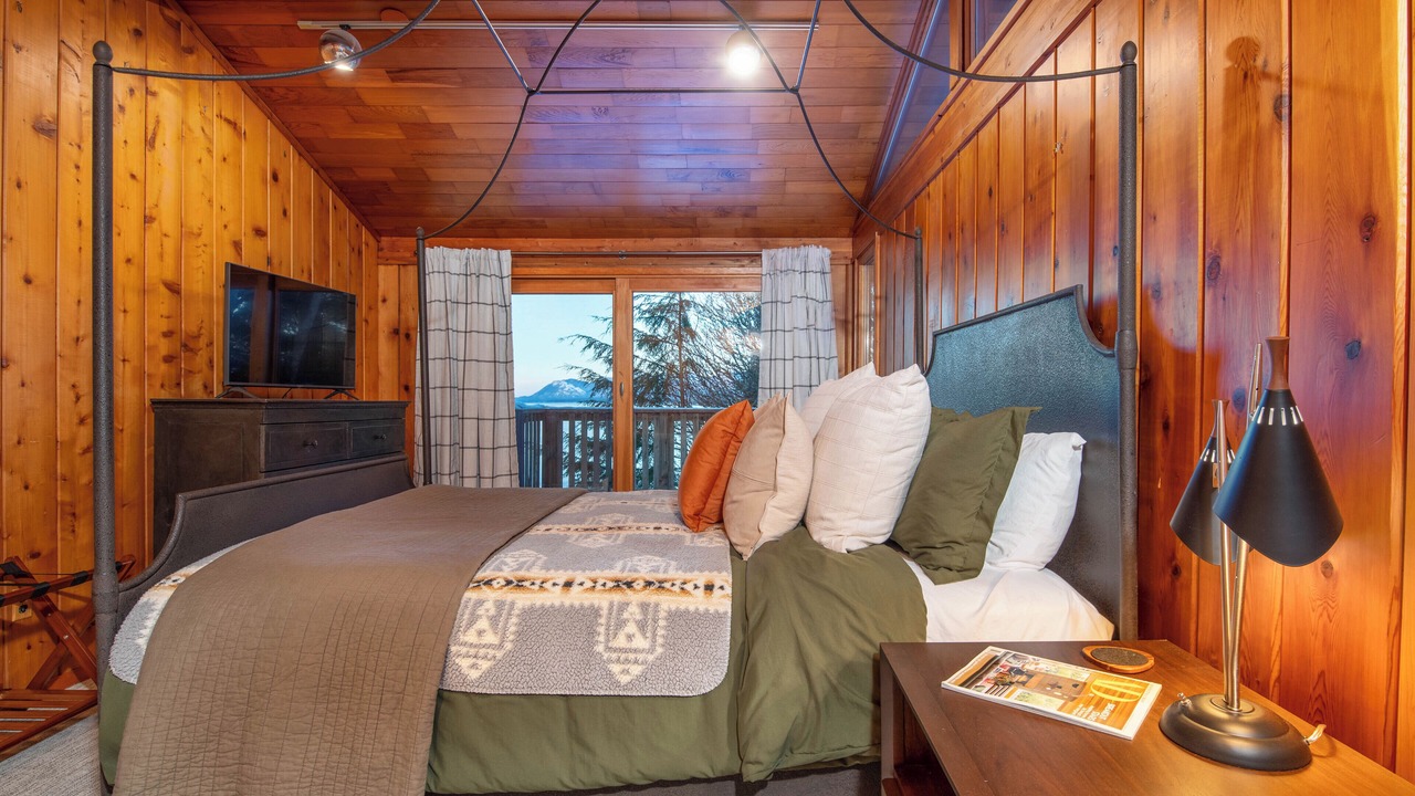 Photo of Bedroom in Ketchikan