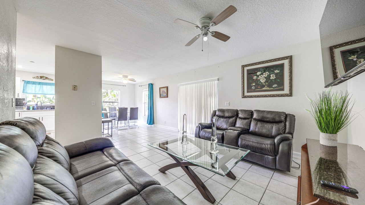 Photo of Livingroom in Lake Worth Corridor