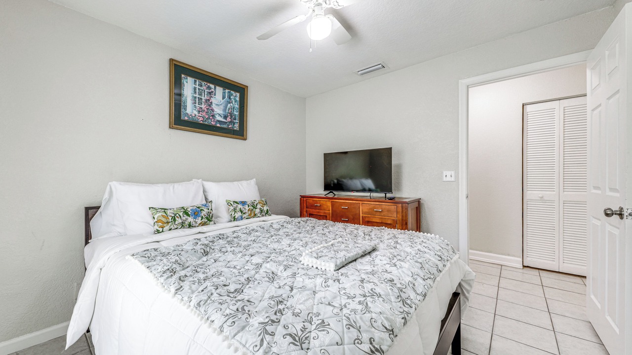 Photo of Bedroom in Lake Worth Corridor