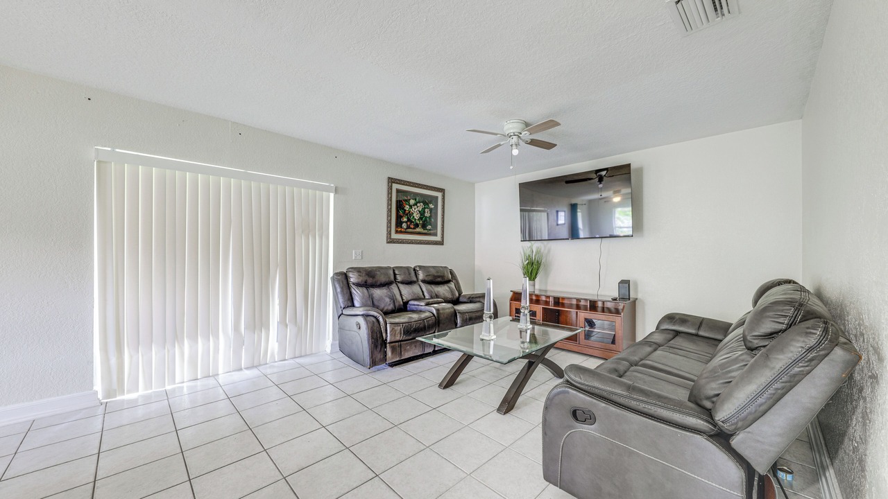 Photo of Bedroom in Lake Worth Corridor