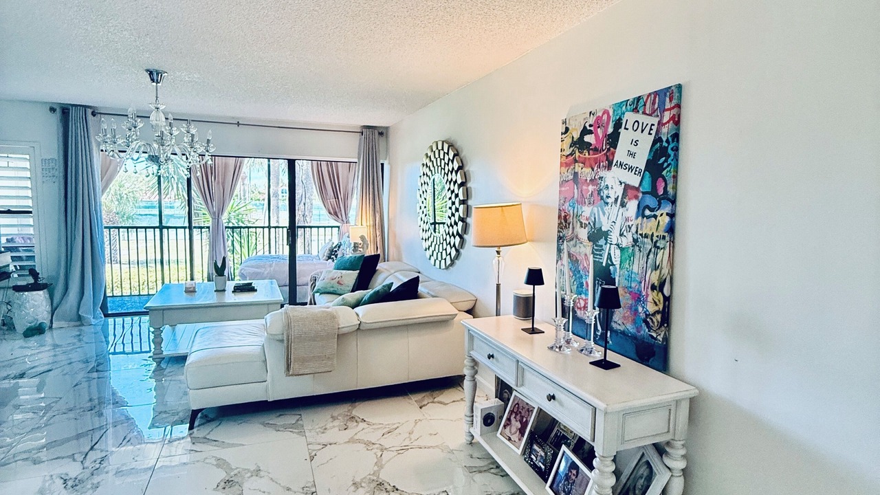 Photo of Livingroom in Bella Vista
