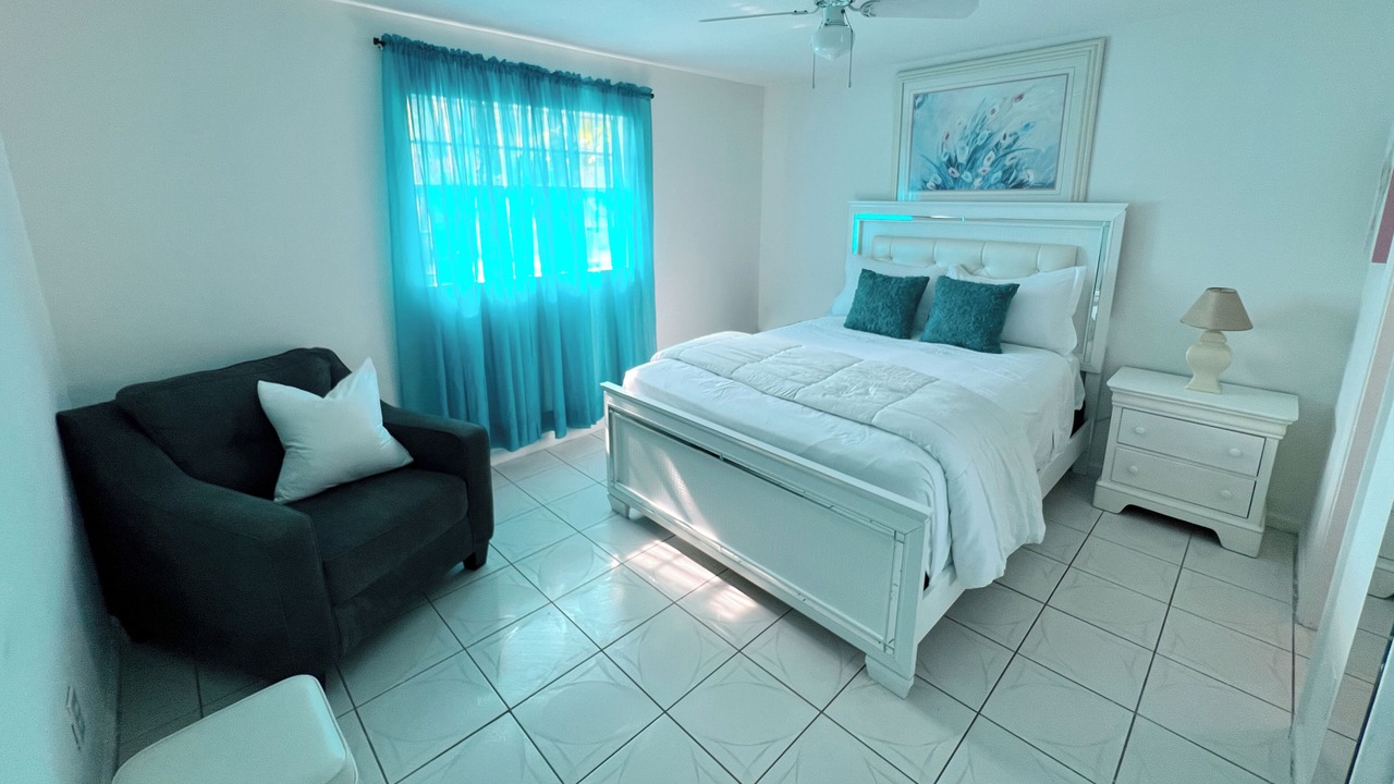 Photo of Bedroom in Lake Worth Corridor