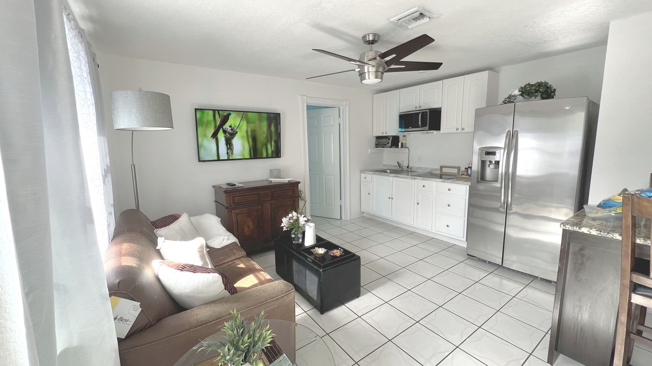 Photo of Livingroom in Lake Worth Corridor