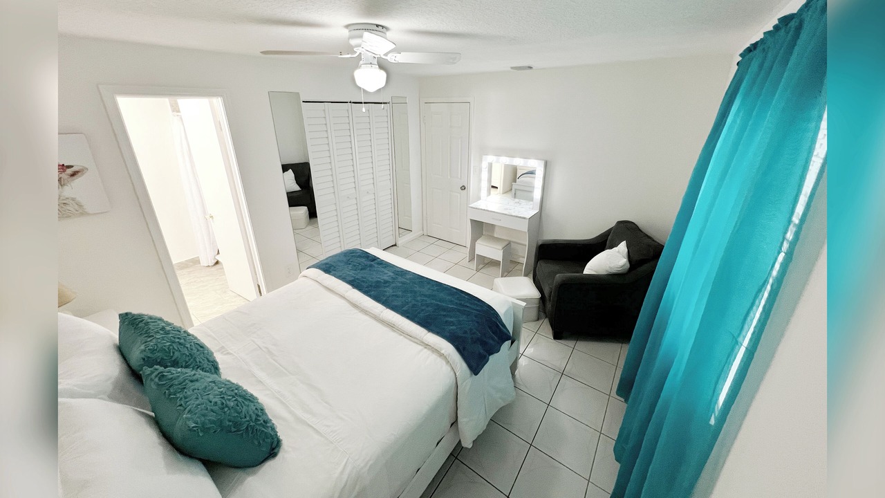 Photo of Bedroom in Lake Worth Corridor