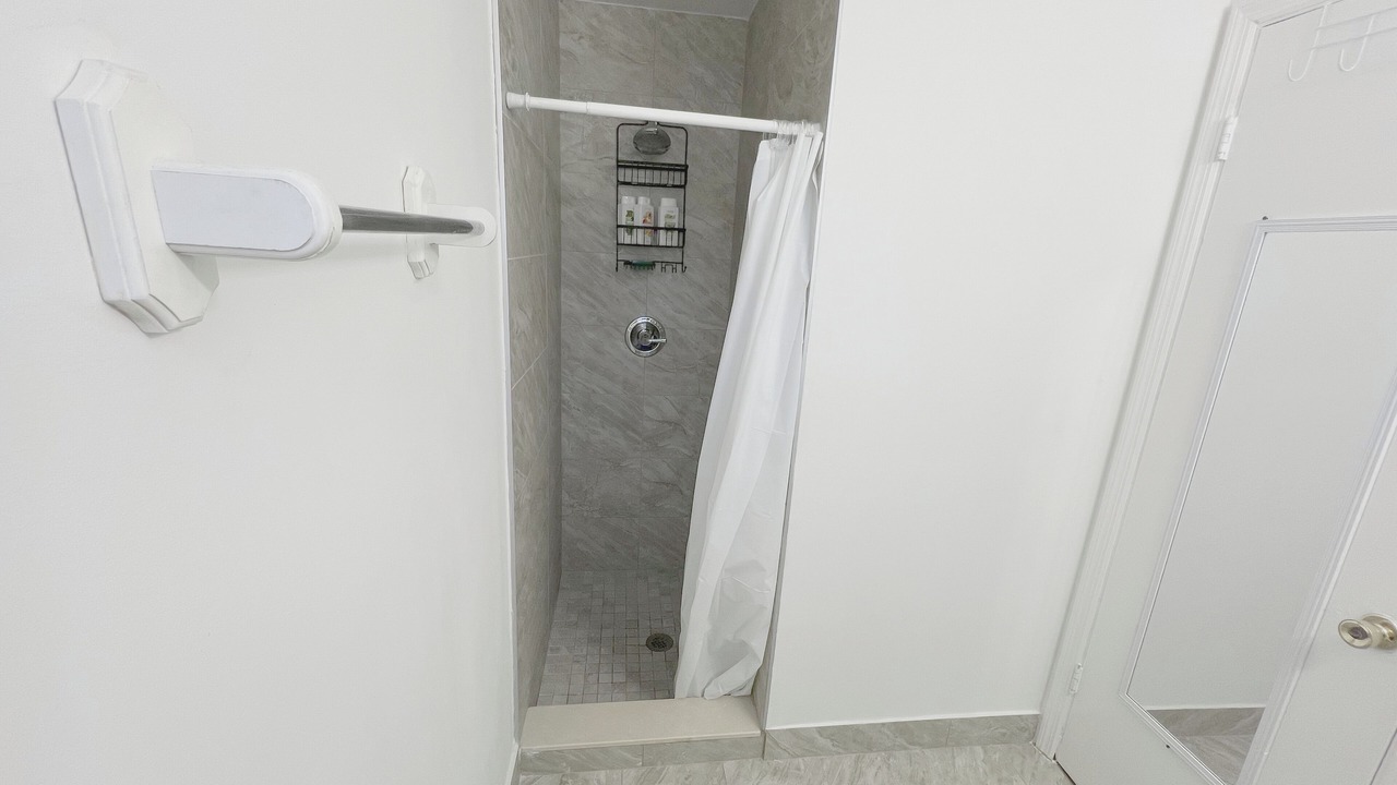 Photo of Bathroom in Lake Worth Corridor