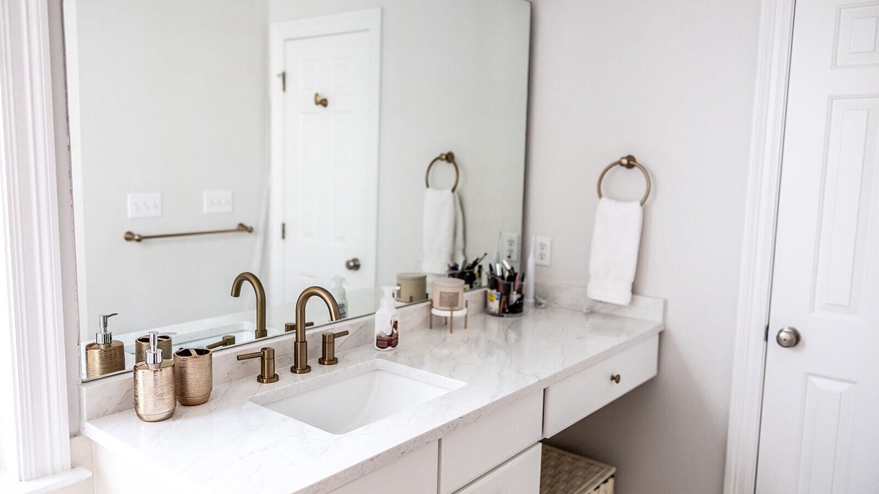 Photo of Bathroom in Lakeview