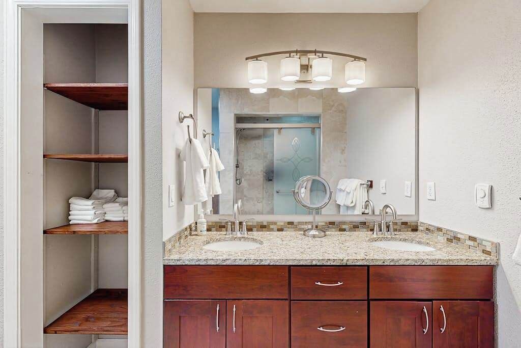 Photo of Bathroom in Bayshore - Klatt