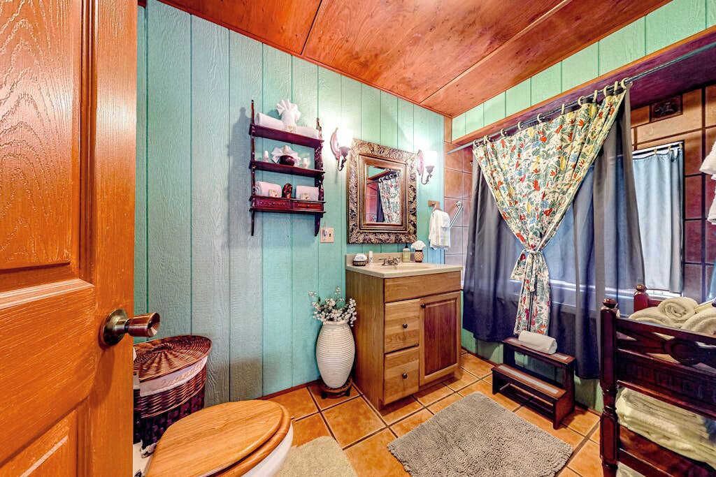 Photo of Bathroom in Volcano