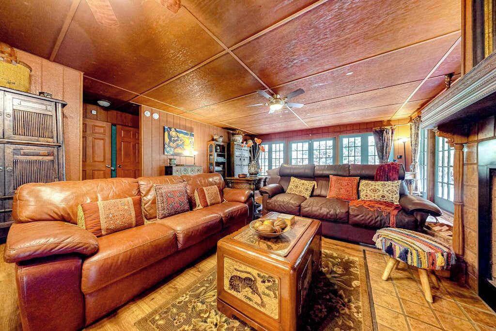 Photo of Livingroom in Volcano