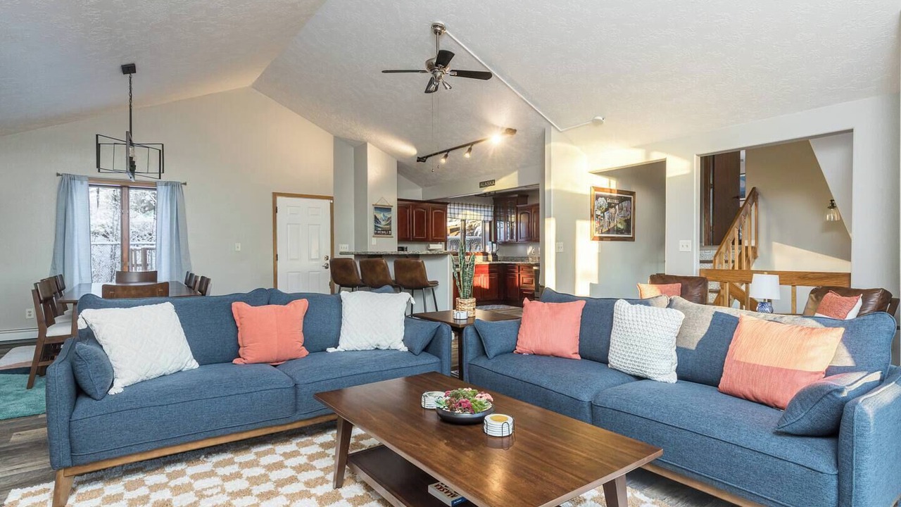 Photo of Livingroom in College